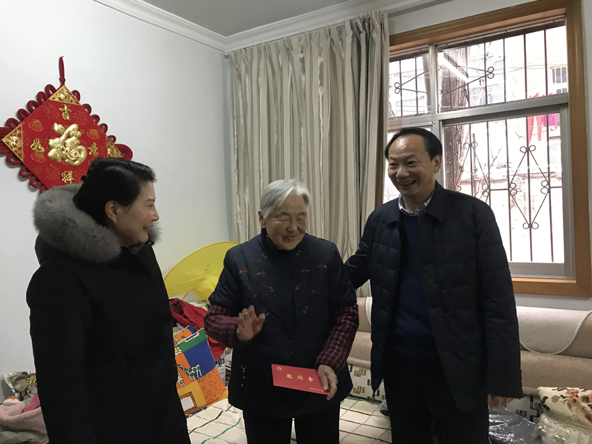 周口侨胞家中慰问3_副本.jpg