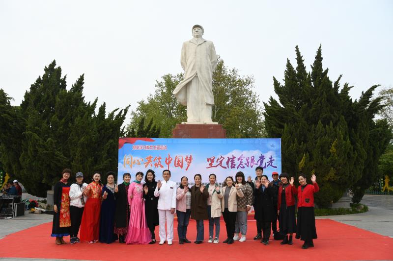 华侨艺术团汴京公园演出.jpg